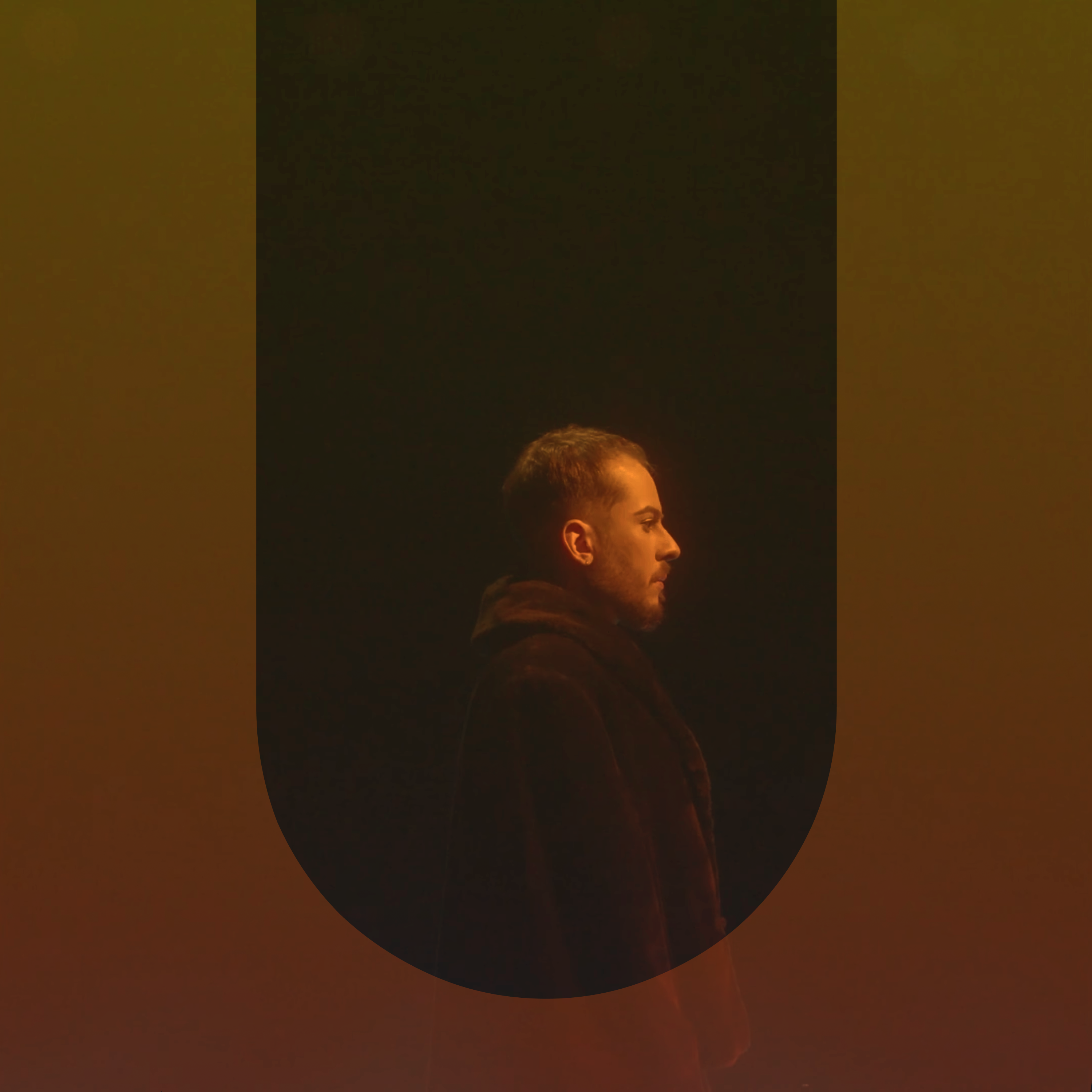 Na capa do single de 'Ultimato.', Jimmy Andrade está usando um casaco preto, olha para a direita. Em volta dele, uma moldura em forma de U.