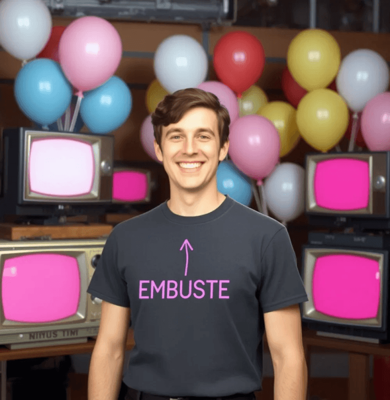 Nada melhor do que não deixar nenhuma "? (Dúvida)": se o seu amor é embuste, faz um favor pra humanidade: dê de presente pra ele essa JY-Shirt. Vai ser uma ótima maneira de avisar pro resto do mundo antes que a gente se envolva.  O que é embuste? Mentira y enganação.